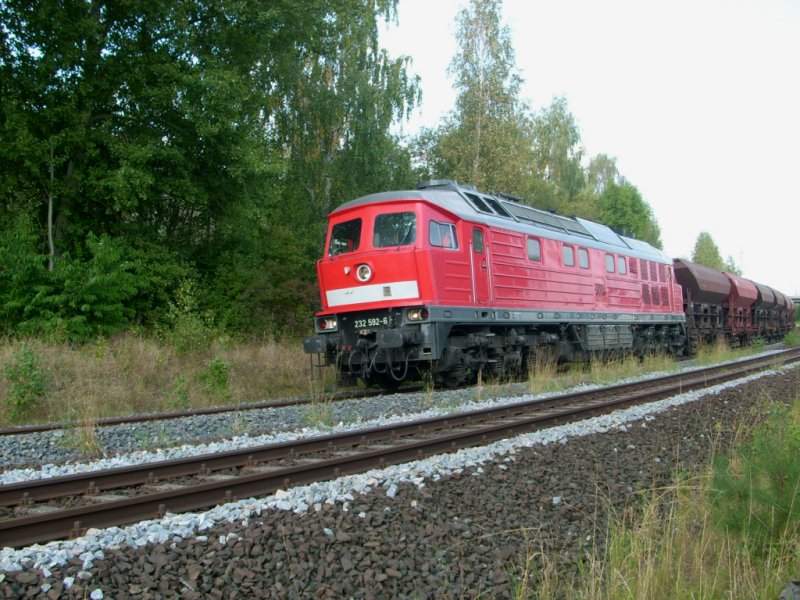 232 592-6 mit Schotterzug aus Richtung Marktredwitz kurz nach Wiesau/Opf