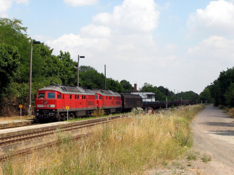 232 691 und 232 191 mit Gterzug in Gusow (22.07.2006)