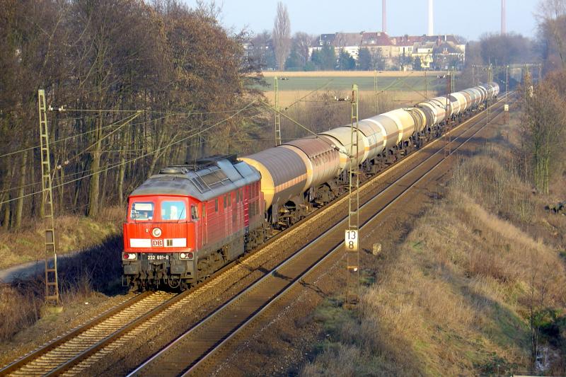 232 691-6 mit einem Tankwagenzug zwischen Gelsenkirchen-Buer und Gladbeck