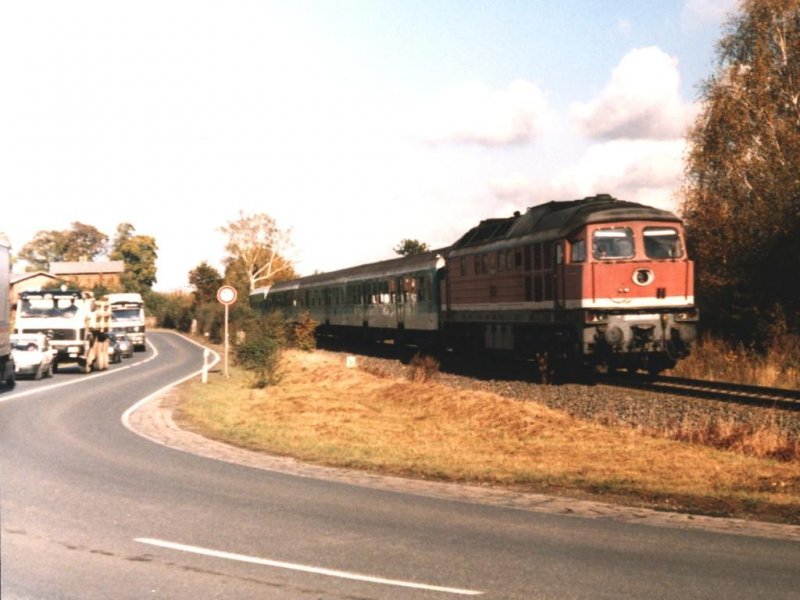 232 693-3 mit RE 3767 Goslar-Halle bei Dr�beck am 16-10-97. bild und scan: Date Jan de Vries.