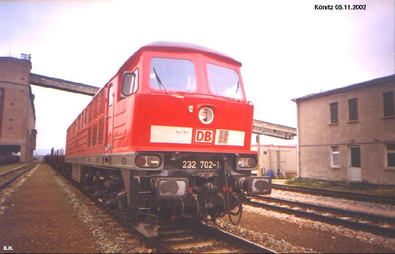 232 702 im Bahnhof Knitz(Thringen) vor der bergabe 59803 am 05.11.2002