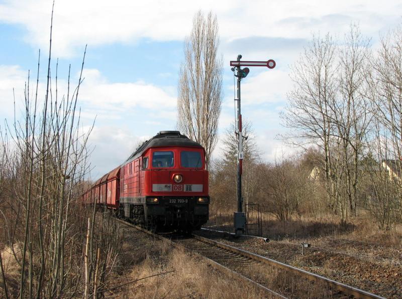 232 703 mit 61905 in Rehmsdorf (17.02.06)