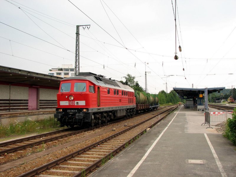 233 043 mit FR 51027 in Traunstein (12.07.2006)