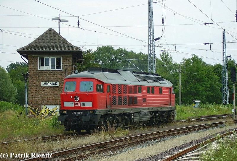 233 151 Lz bei der Einfahrt in den Bahnhof Wismar am 18.08.2007