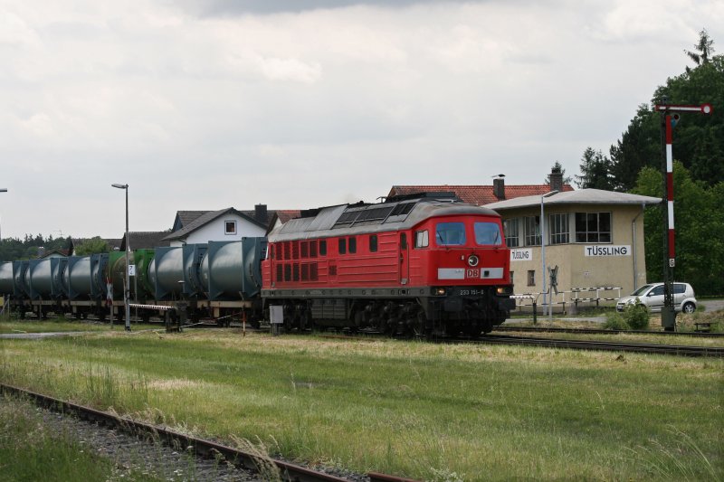 233 151 mit dem Mllzug 56516 Richtung Mhldorf, aufgenommen am 04.06.2009 in Tling.