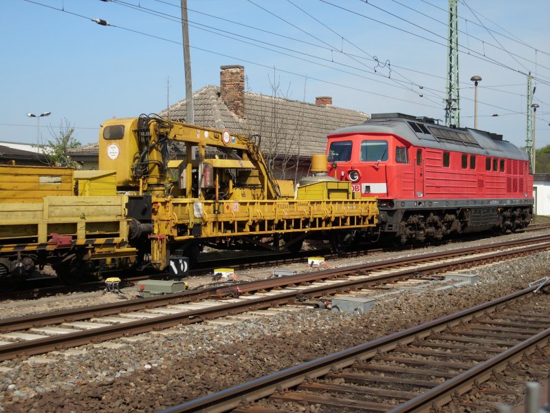 233 206 stellte am 26.April 2009 fr die Nachtschicht in Bergen/Rgen die Baufahrzeuge bereit.