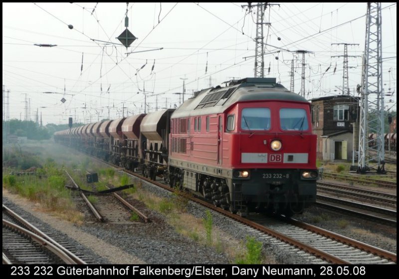 233 232 am 28.05.08 mit Kieszug aus Berlin Nordost in Falkenberg/Elster. Bild ist von einer ehemaligen Laderampe aus gemacht.