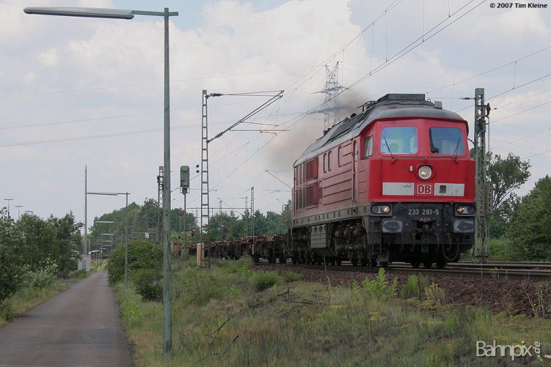 233 281 fhrt am 31.05.2007 in den Rbf Maschen ein. www.bahnpix.de