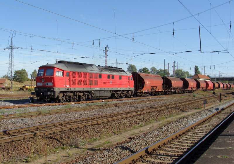 233 295-5 mit einem Kali-Zug aus Richtung Magdeburg Hbf kommend in Magdeburg-Rothensee. Fotografiert am 31.08.2009.