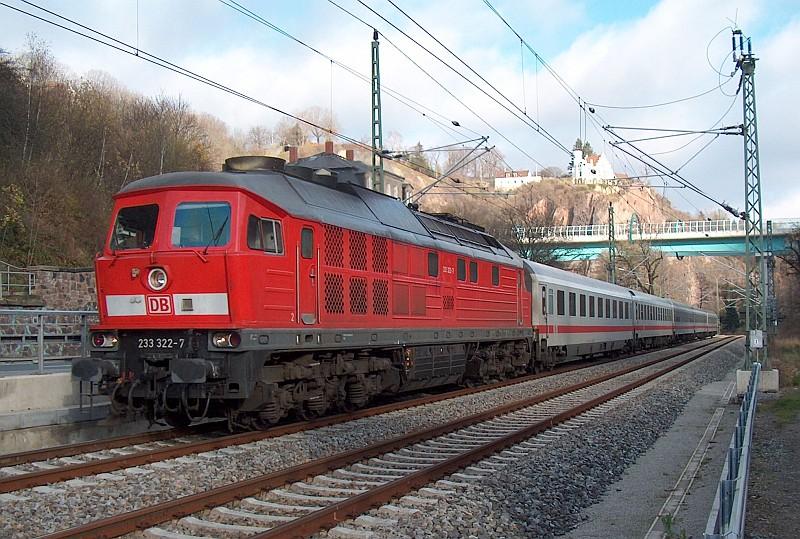 233 322-7 arbeit sich am 14.11.04 die Steigung nahe Freital mit IC 1566 nach Nrnberg hinauf.