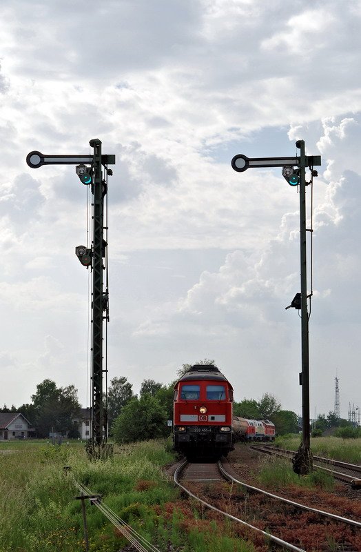 233 451 mit FZ 56527 in Pirach (25.05.2007)