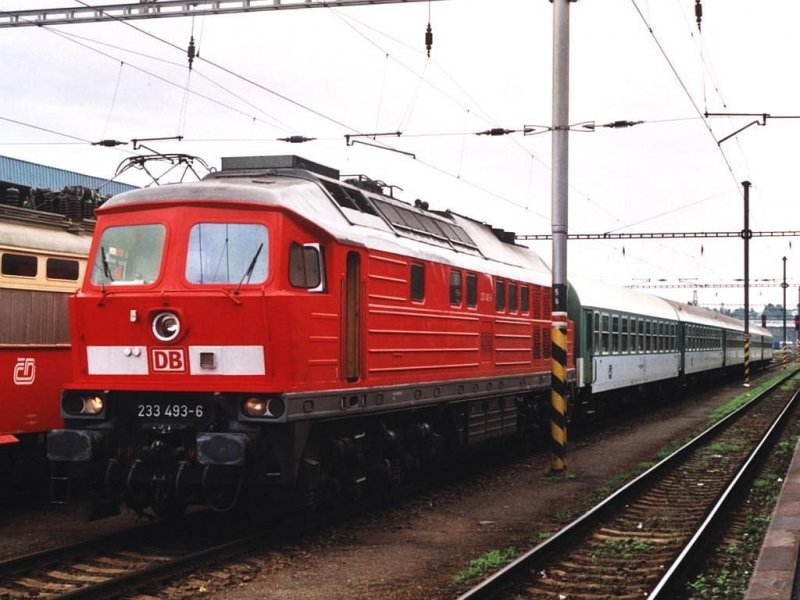 233 493-6 auf Bahnhof Cheb (Tschechien) am 31-7-2005. Bild und scan: Date Jan de Vries.