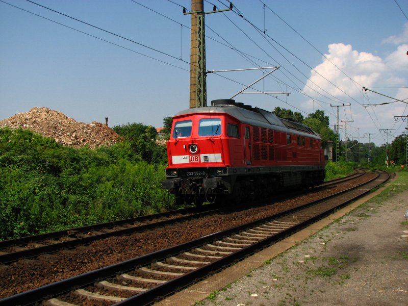 233 562-8 durchfhrt den Haltepunkt Dresden-Cotta Richtung Friedrichstadt.26.07.08