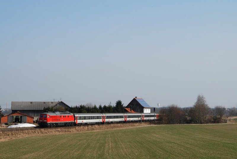 233 562 mit EC 194 in Wiedergeltingen (23.02.2007)