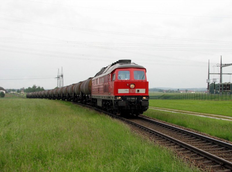 233 588 mit CS 47855 in Pirach (01.06.2006)