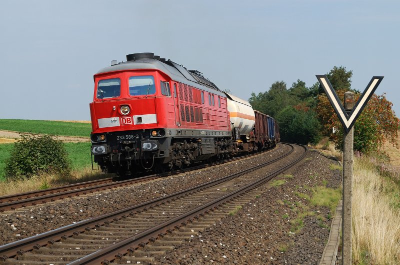 233 588 mit FE 44320 bei Waldershof (25.08.2009)
