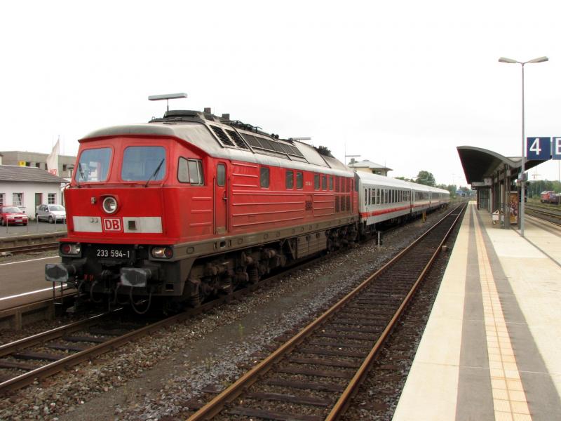233 594 mit IC in Marktredwitz (am 24.08.2005)