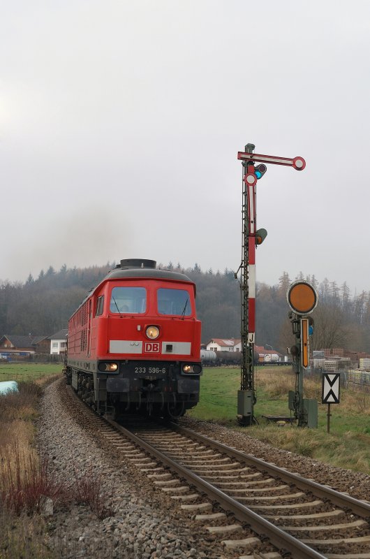 233 596 mit FZ 56523 in Tling (21.11.2007)