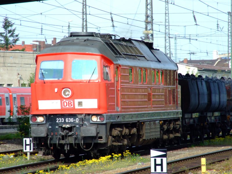 233 636 mit GZ am 21.04.2007 bei der Durchfahrt durch Regensburg Hbf.