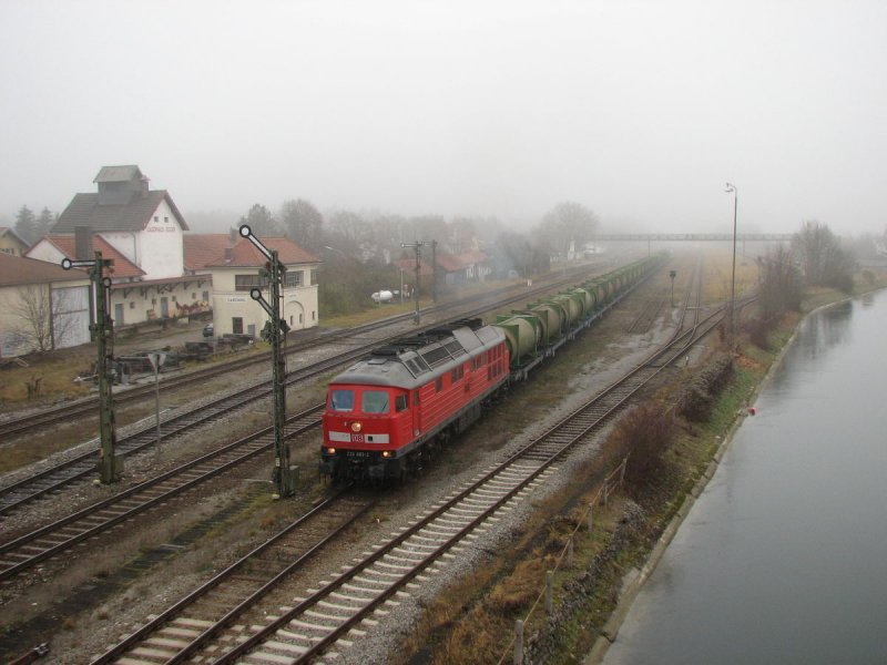 233 683 mit FR 51027 in Garching a.d. Alz (27.11.2006)