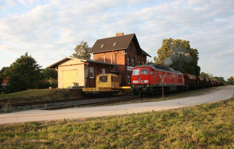 233 702-0 am Abend des 09.07.09 im Betriebsbahnhof der Kies- und Steinwerke Boerner GmbH & Co KG