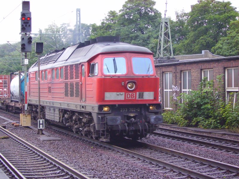 233 702-0 fhrt mit einem Containerzug durch Hamburg-Harburg. 22.08.07