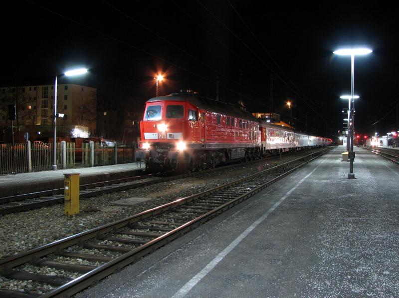 233 709 mit CNL 318 in Weilheim (25.03.2006)
