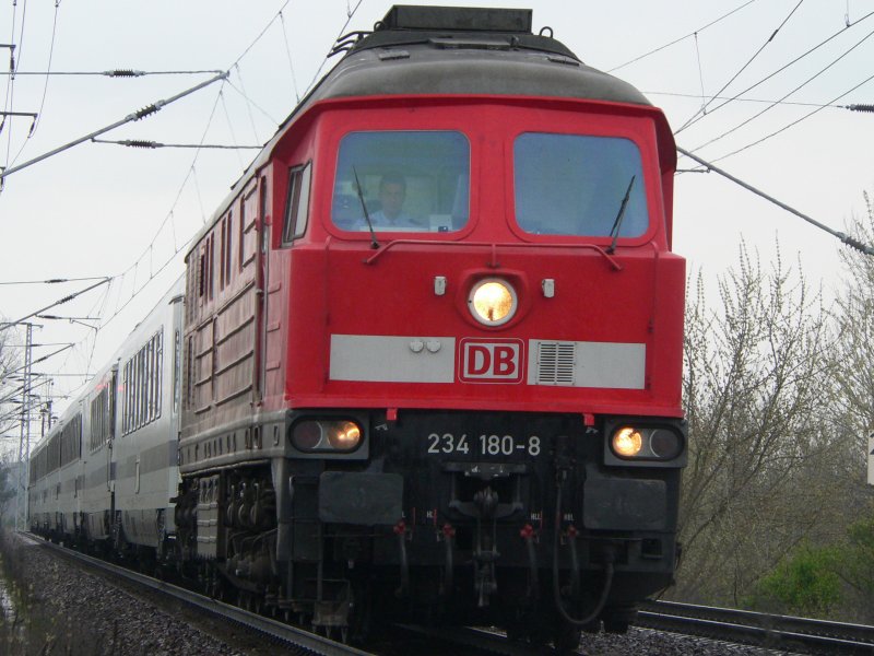 234 180-8 mit dem Berlin-Warszawa-Express am 9.4.2007 nahe Wuhlheide.