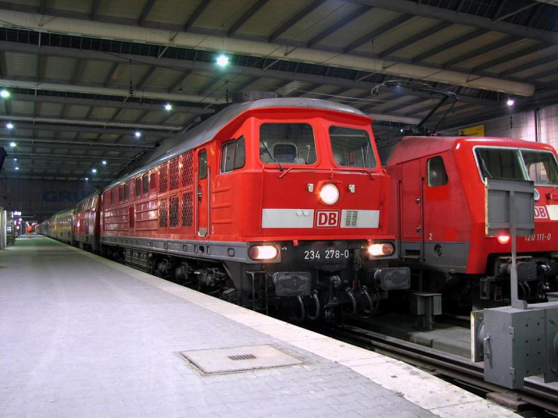 234 278 mit EC 197 in Mnchen Hbf (am 12.01.06)