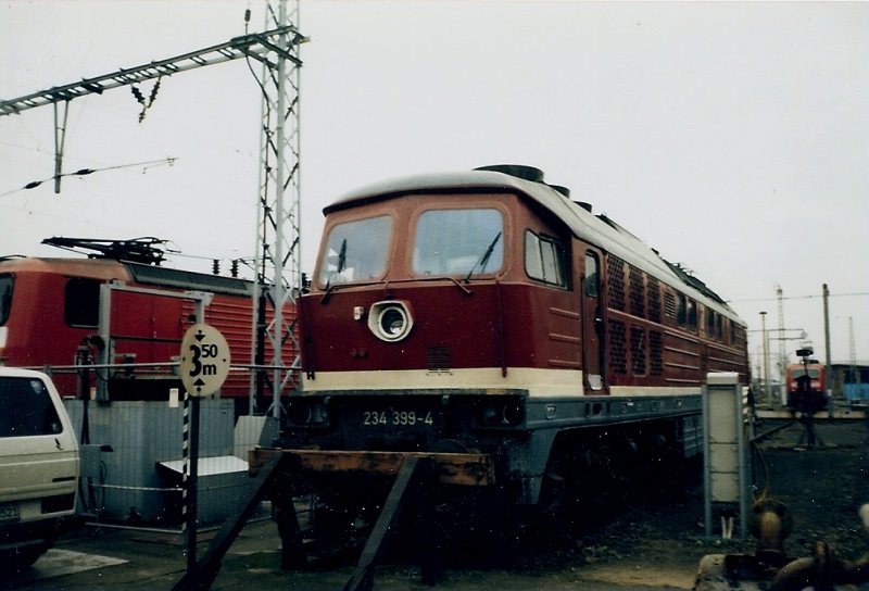 234 399 im Dezember 1997 im damaligen Bh Berlin Hbf.