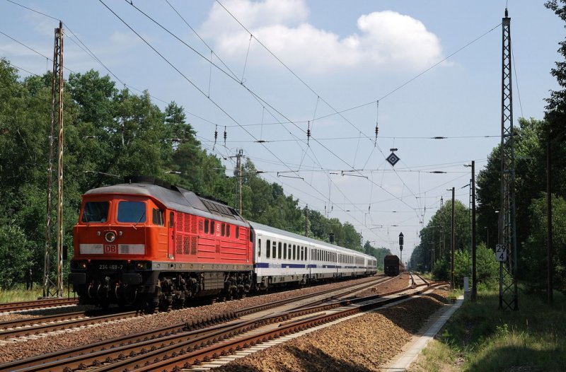 234 468 mit EC 46 bei Fangschleuse (21.07.2007)