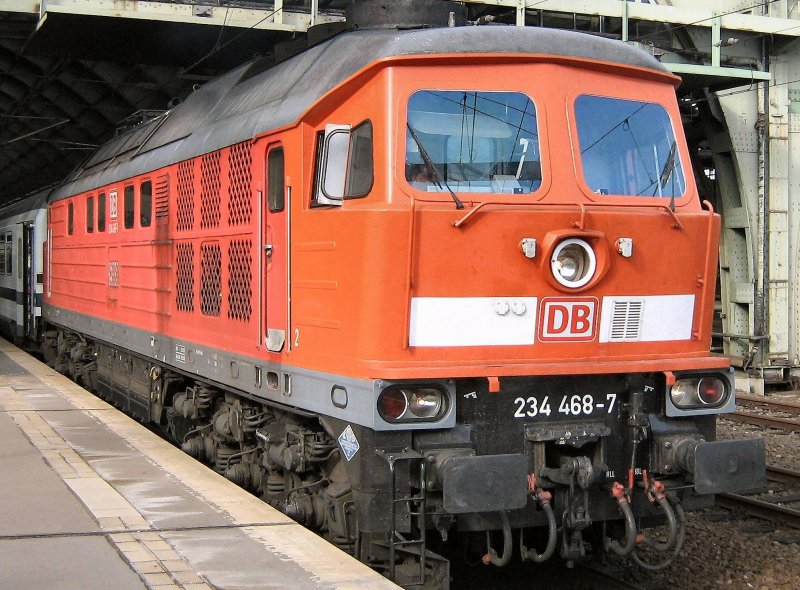 234 468-7 vor IC am Ostbahnhof, 2007