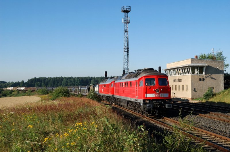 234 551 und 232 800 mit FIR 51736 in Gutenfrst (01.08.2007)