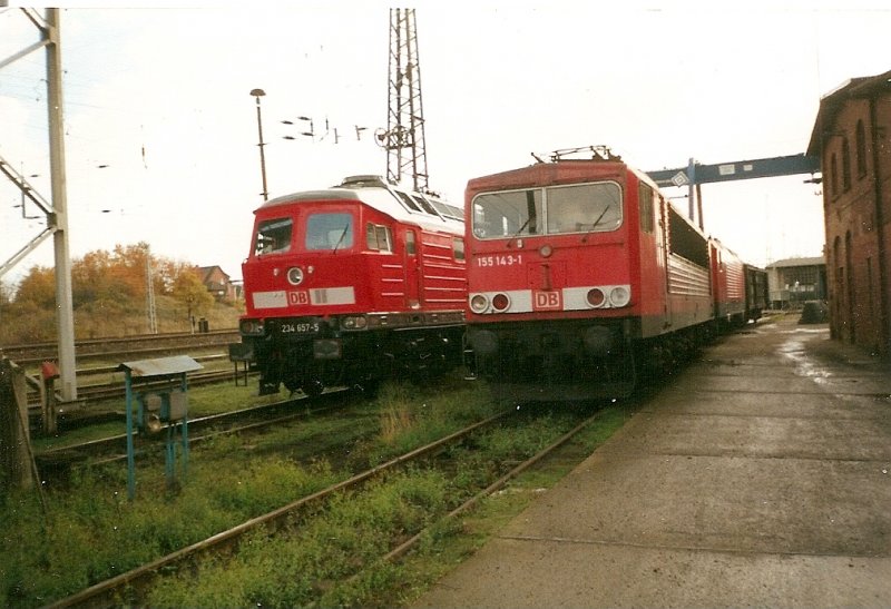 234 657 und 155 143 im November 1999 im Bw Stralsund