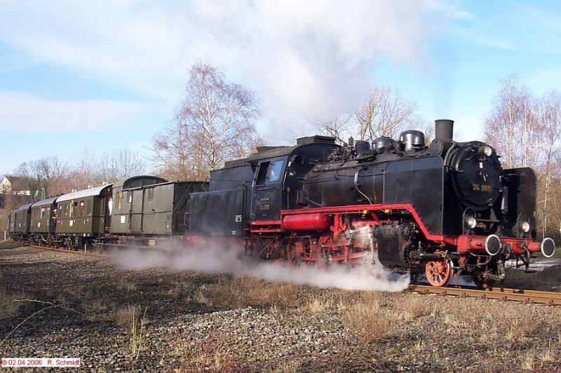 24 009 am 02.04.2006 auf der Ruhrtalbahn als Ersatz fr 38 2267