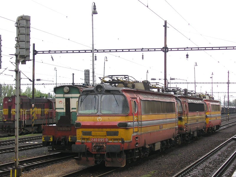 240 095-0 irgendwo zwischen Bratislava und Marchegg, 1.05.2006