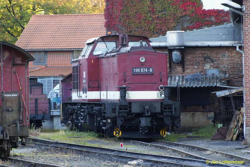 24.09.2007: Das Harz-Kamel, Br 199 874-9 (ehemals Br 110) abgestellt im Bw-Westerntor in Werningerode.