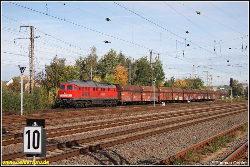 241 353 fhrt am 05.10.08 mit dem Kohleleerzug CS 61551 aus Kchwald mit ca. dreistndiger Versptung in den Chemnitzer Hbf ein.