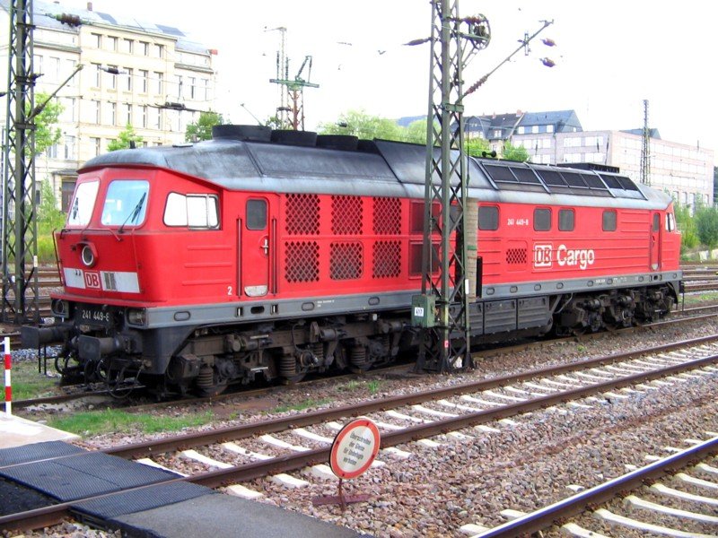 241 449 im Loch an der Halle des HBF Chemnitz, 25.08.06
