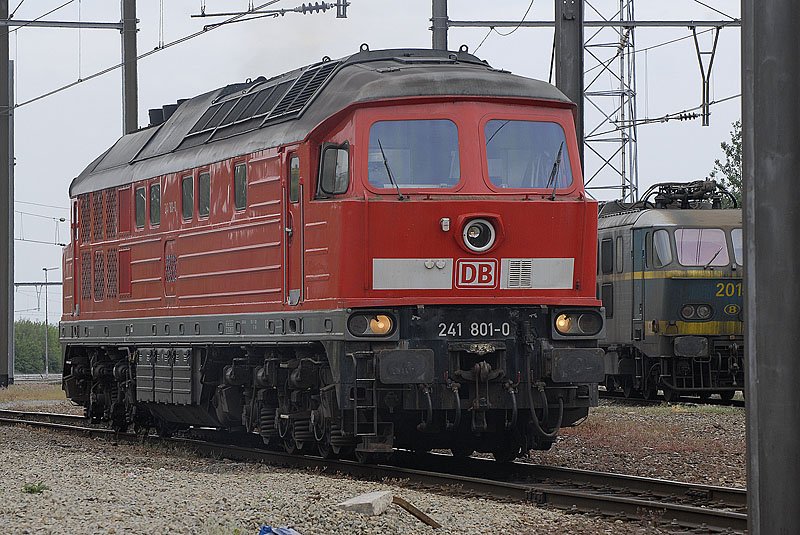 241 801 rollt zur bernahme eines Zuges in Montzen (B) ein. 24.05.2008