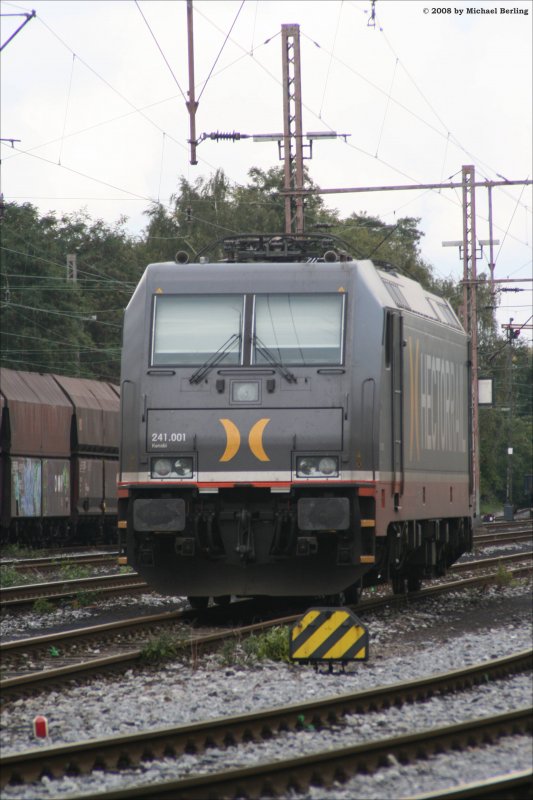 241.001 (Kenobi) bei der tagesruhe im bf der Wanner-Herner-Eisenbahn. 3.10.08