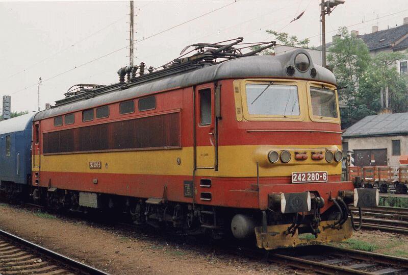 242 280 im August 1995 in Pilsen