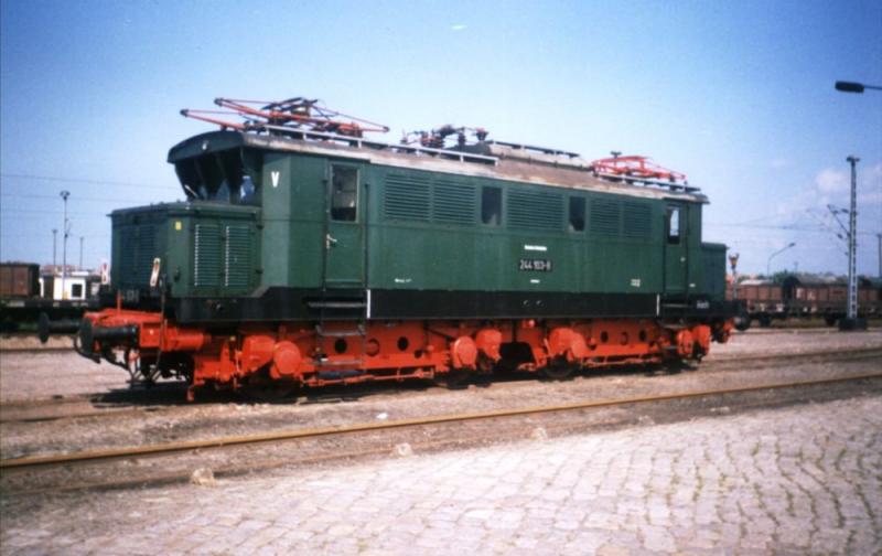  244 103-8 war die einzige E-Lok die im ehemaligen BW Wismar beheimatet war, sie diente dort zum vorheizen der Zge und war spter bis zur Auflsung des BWs Traditionslok. Ihr jetziger Standort ist mir leider nicht bekannt. Dieses Foto entstand 1994 auf einer Lokausstellung in Wismar.

<a href= http://www.bahnbilder.de/kauf  target= _blank ><img src= http://www.bahnbilder.de/counter/counter_new.php?key=25864851  alt= Bahnbilder.de  title= bahnbilder.de  border= 0 ></a>