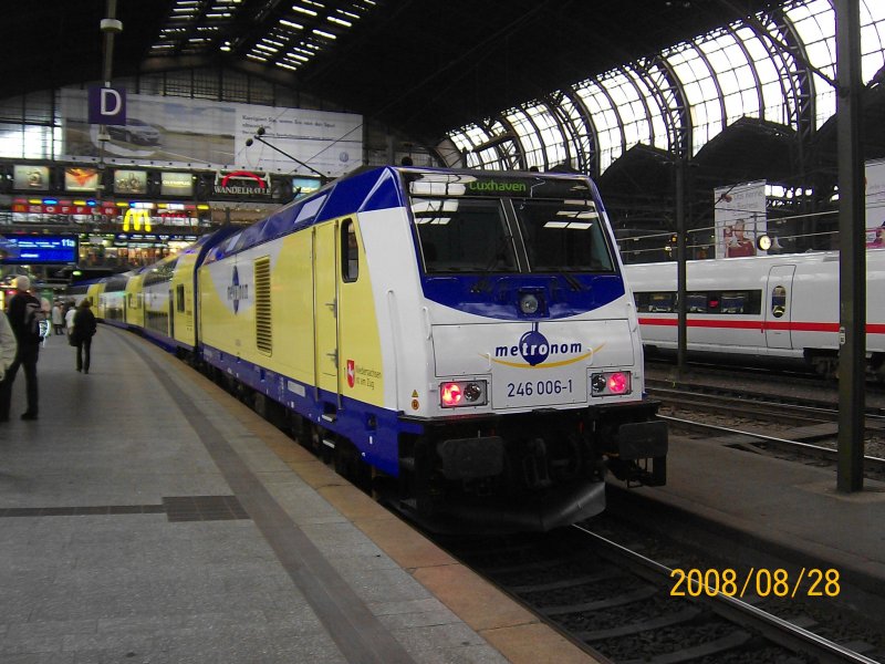 246 006-1 steht am 28.08.08. mit ME 39419 nach Cuxhaven im Hamburger Hbf auf Gleis 11.