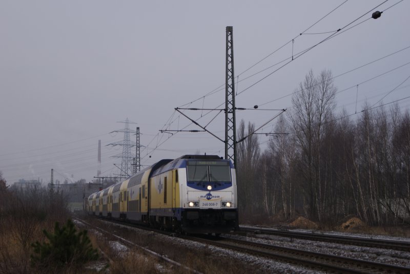 246 008-7 mit Metronom nach Hsmburg Hbf in Unterelbe am 30.12.2008