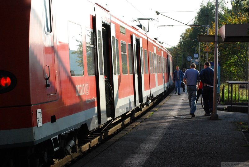 25 Minuten in Marburg Sd (IV). 

Der Bandscheiben-Express hlt allerdings erst einmal, erste Opfer der Schttelmechanik steigen aus (06.10.07).