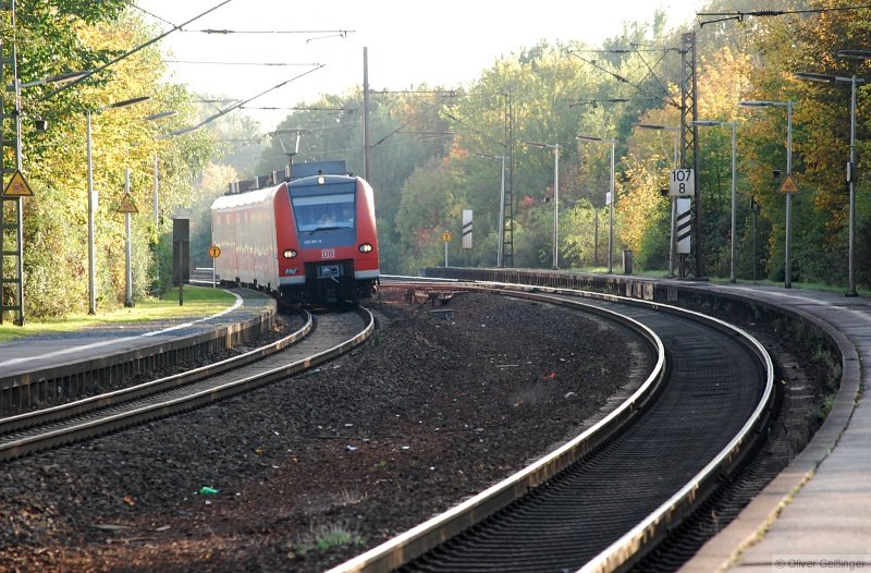 25 Minuten in Marburg Sd (VII).

Kurz drauf der Gegenzug. Wer kann flchtet aus dem Rumpelstilzchen und rettet sein Kreuz. (06.10.07).
