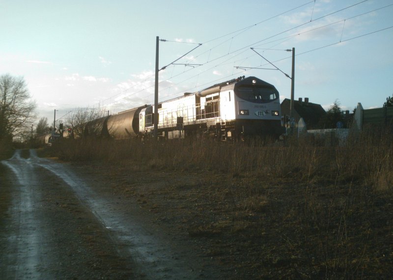 250 006-4 von ITL mit tschechischem Kesselwagenzug Hhe
Peine am 26.03.2008