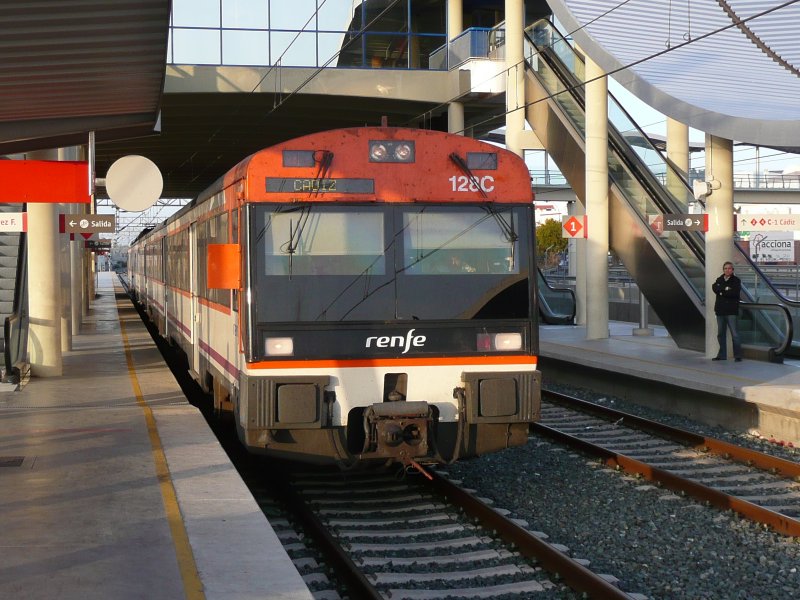25.02.09,BR 470 von Sevilla nach C�diz, im Bahnhof San Fernando-Bahi� Sur in Andalusien/Spanien. 