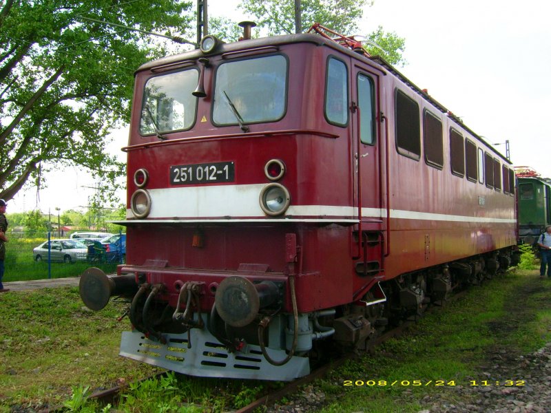 251 012 ausgestellt am 24.05.08 anlsslich des Weimarer Eisenbahnfest.